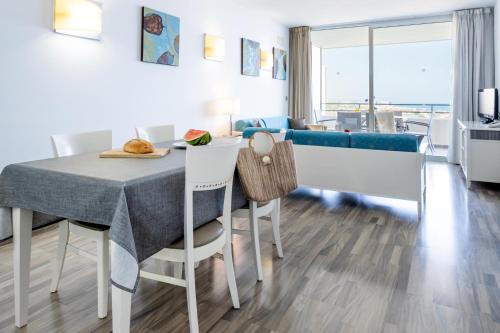Apartamento de 1 dormitorio con vistas a la piscina del hotel Pierre and Vacances Marazul del Sur. Foto 6