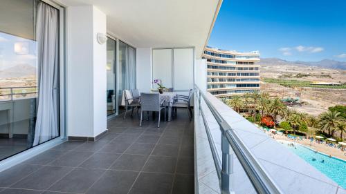 Apartamento de 1 dormitorio con vistas a la piscina del hotel Pierre and Vacances Marazul del Sur. Foto 7