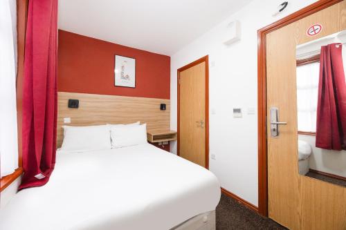 Habitación Doble Estándar del hotel Oyo Arinza , London Ilford. Foto 4