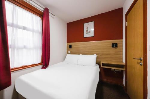 Habitación Doble Estándar del hotel Oyo Arinza , London Ilford. Foto 5