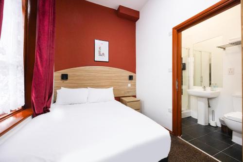Habitación Doble Estándar del hotel Oyo Arinza , London Ilford. Foto 14