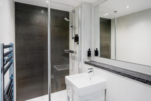 Habitación Doble Deluxe con vistas al jardín del hotel The Bromley Court. Foto 5