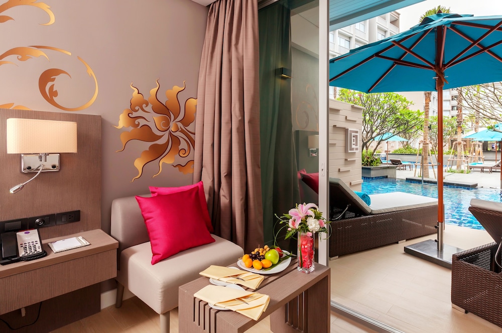 Deluxe con acceso a piscina 1 cama King del hotel Grand Mercure Phuket Patong. Foto 1