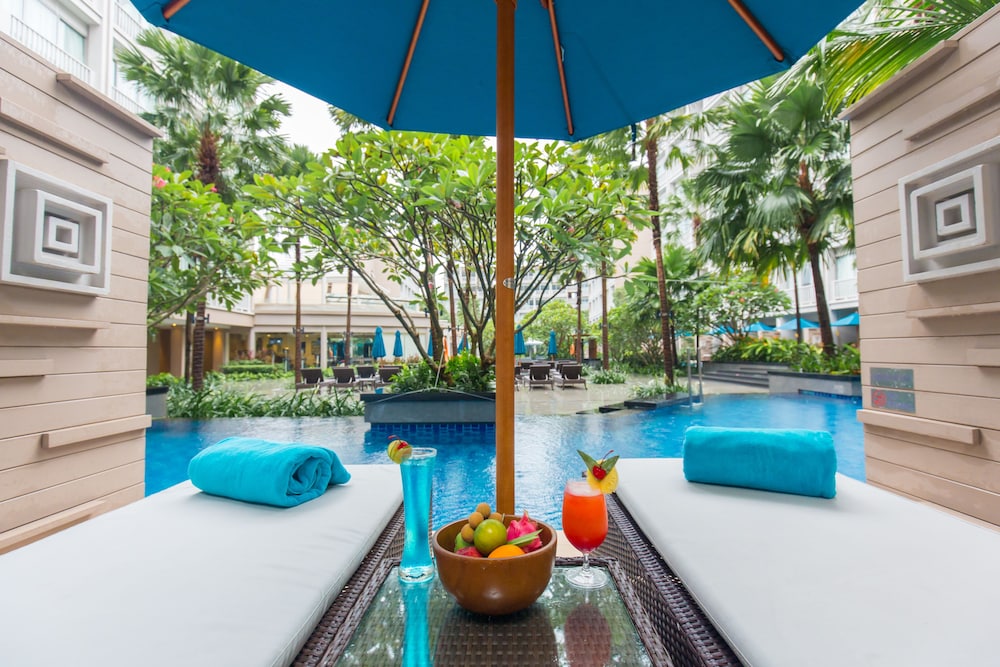 Deluxe con acceso a piscina 1 cama King del hotel Grand Mercure Phuket Patong. Foto 6