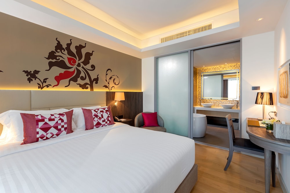 Suite Superior 1 cama King del hotel Grand Mercure Phuket Patong. Foto 1