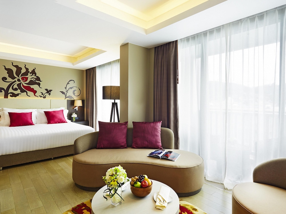 Suite Superior 1 cama King del hotel Grand Mercure Phuket Patong. Foto 2