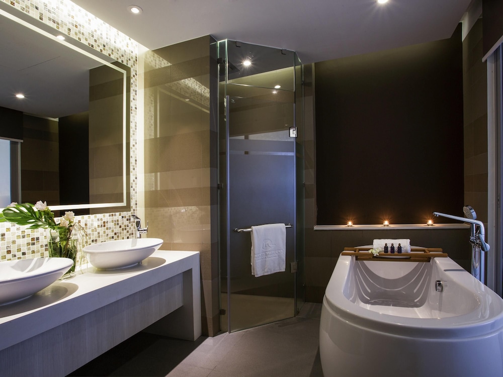 Suite Superior 1 cama King del hotel Grand Mercure Phuket Patong. Foto 4