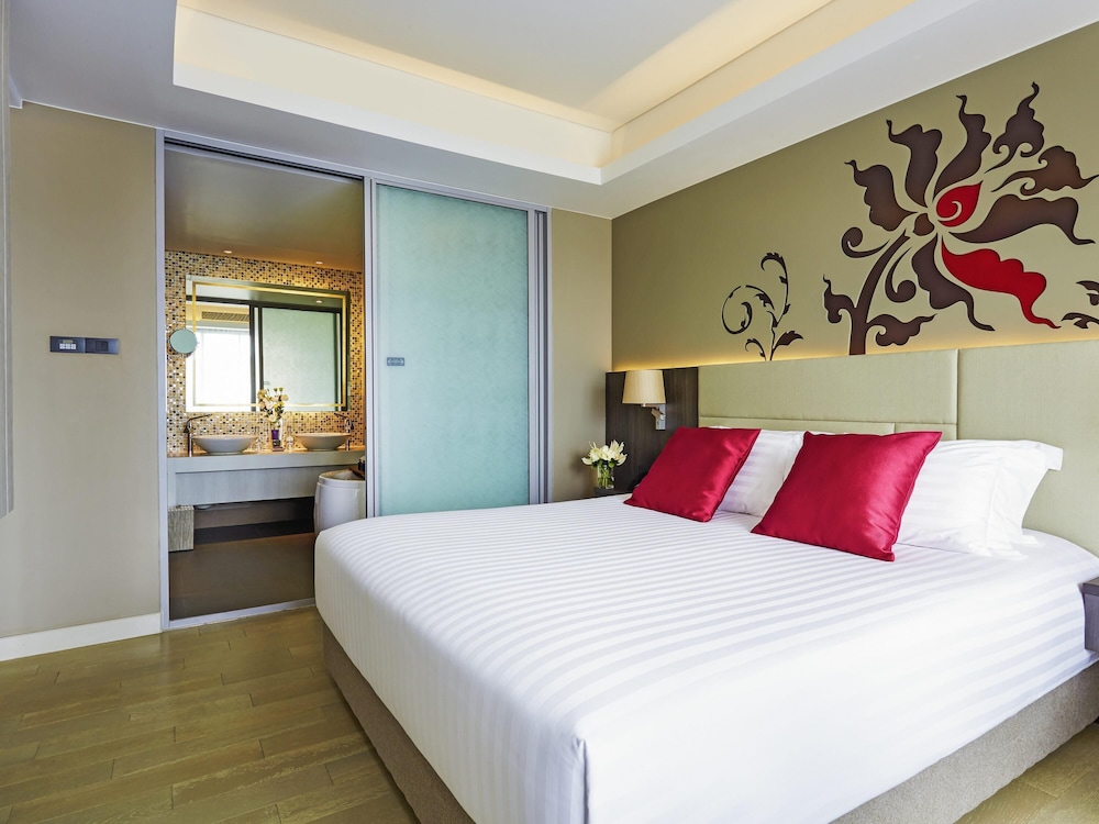 Suite Deluxe 1 Cama King del hotel Grand Mercure Phuket Patong. Foto 1