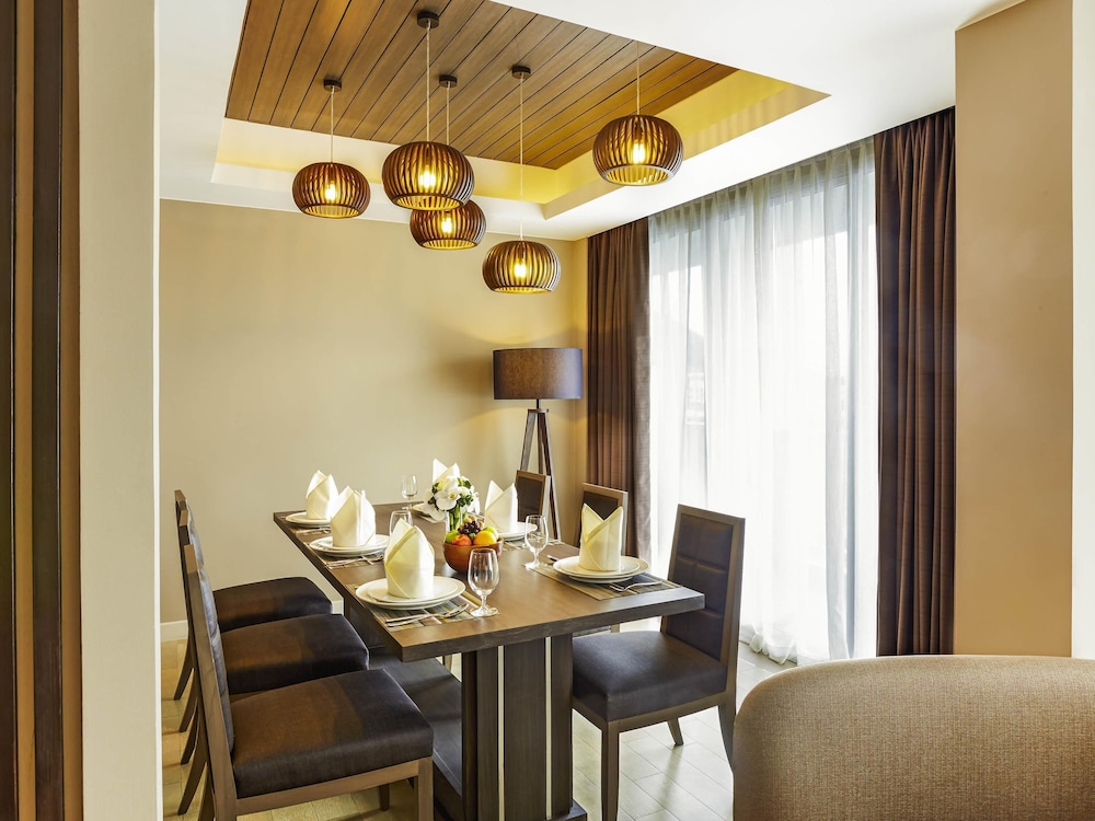 Suite Deluxe 1 Cama King del hotel Grand Mercure Phuket Patong. Foto 5