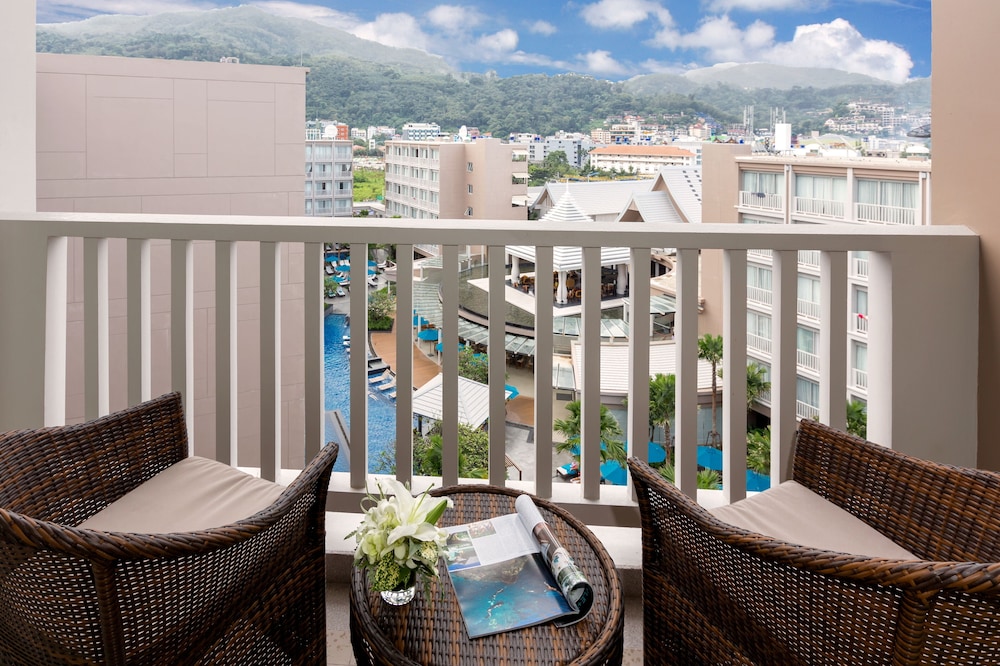 Suite Deluxe 1 Cama King del hotel Grand Mercure Phuket Patong. Foto 6
