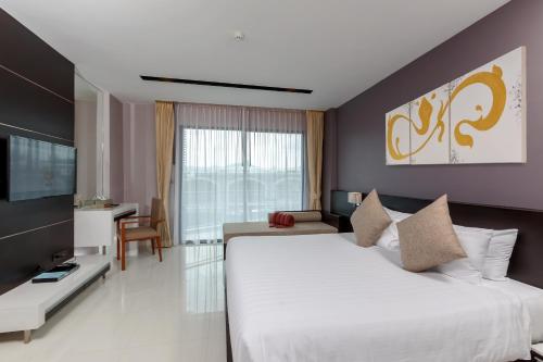 Habitación Doble Deluxe - 1 o 2 camas del hotel The Charm Resort Phuket