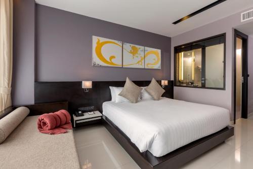 Habitación Doble Deluxe - 1 o 2 camas del hotel The Charm Resort Phuket. Foto 1