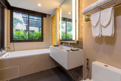 Suite Junior del hotel The Charm Resort Phuket. Foto 1