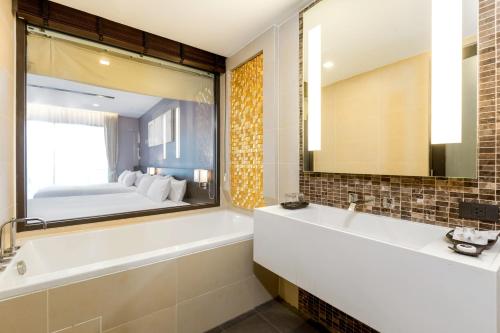 Suite Familiar de 1 dormitorio del hotel The Charm Resort Phuket. Foto 4
