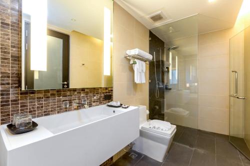 Suite Familiar de 1 dormitorio del hotel The Charm Resort Phuket. Foto 5
