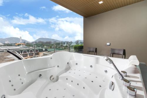 Suite Familiar de 1 dormitorio del hotel The Charm Resort Phuket. Foto 7