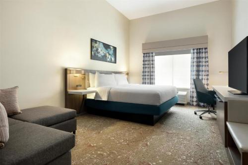 Habitación Deluxe con cama extragrande - adaptada para personas con problemas de audición del hotel Hilton Garden Inn Riverhead