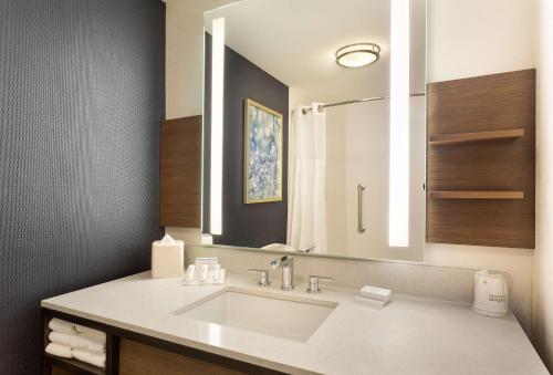 Habitación con 2 camas grandes - No fumadores del hotel Hilton Garden Inn Melville. Foto 1