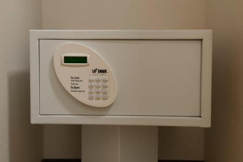 Suite con cama extragrande - Adaptada para personas con movilidad reducida - No fumadores del hotel Red Roof Plus Garden City - Long Island. Foto 5