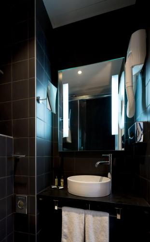 Habitación Doble Clásica del hotel Mirabeau Eiffel. Foto 2