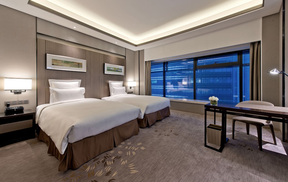 Habitación superior, 2 camas individuales, vistas a la ciudad del hotel Pullman Shanghai Xuhui. Foto 1