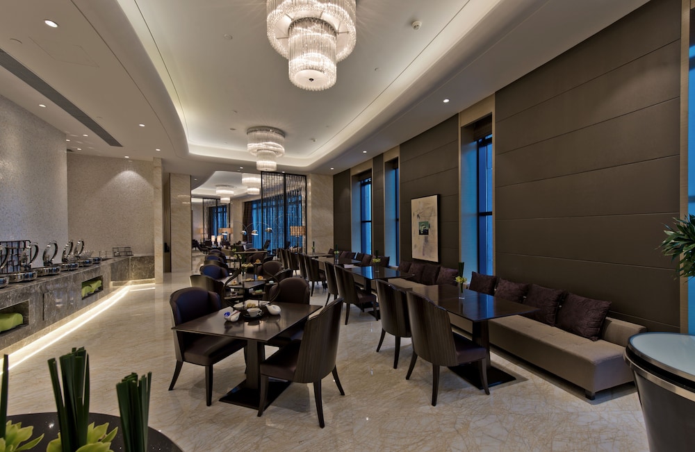 SUITE SUPERIOR, Acceso al Salón, 1 Cama King Size, Vistas a la Ciudad del hotel Pullman Shanghai Xuhui. Foto 7
