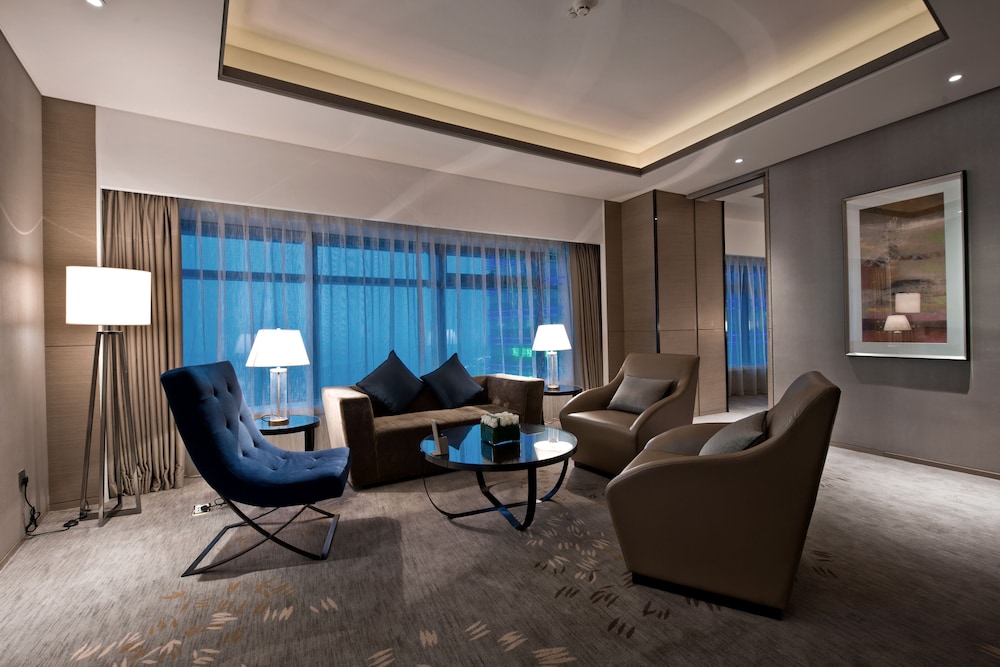 SUITE DELUXE, Acceso al Salón, 1 Cama King Size, Piso Alto del hotel Pullman Shanghai Xuhui. Foto 1