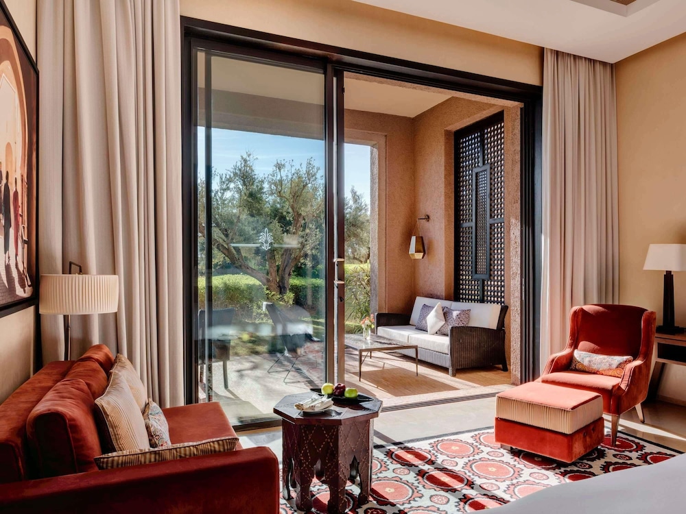 Junior Suite con vistas al jardín del hotel Fairmont Royal Palm Marrakech. Foto 2