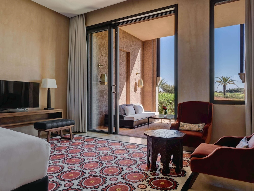 Suite Deluxe con vistas al jardín del hotel Fairmont Royal Palm Marrakech. Foto 2