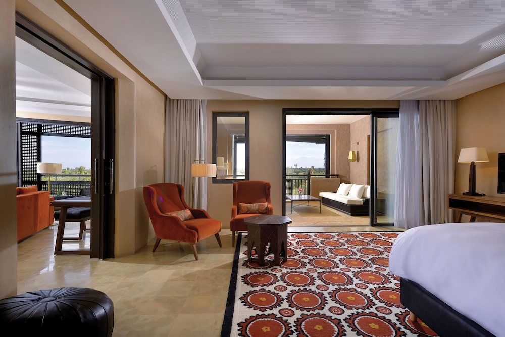 Suite Deluxe con vistas al Atlas del hotel Fairmont Royal Palm Marrakech. Foto 1