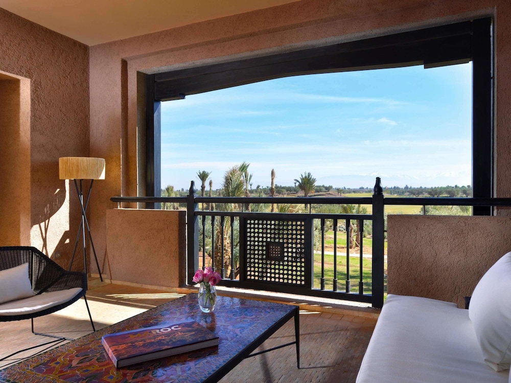 Suite Deluxe con vistas al Atlas del hotel Fairmont Royal Palm Marrakech. Foto 4