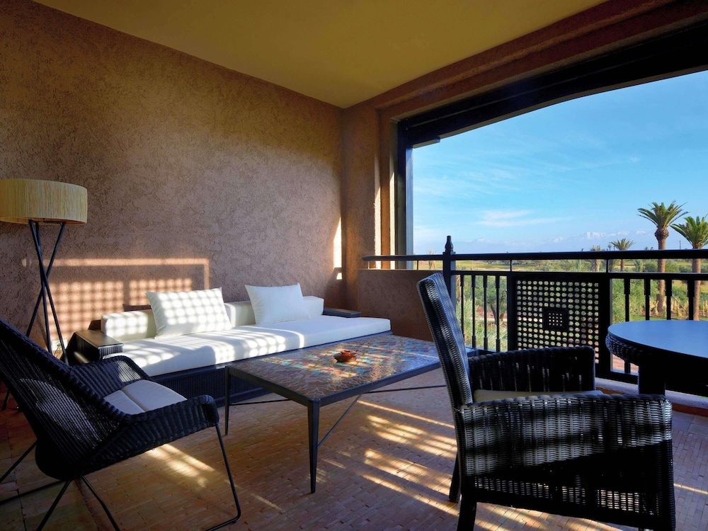 Suite Deluxe con vistas al Atlas del hotel Fairmont Royal Palm Marrakech. Foto 5