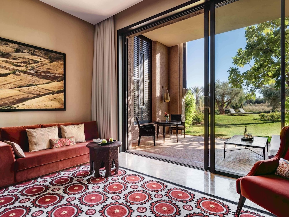 Junior Suite con vistas al jardín del hotel Fairmont Royal Palm Marrakech. Foto 7