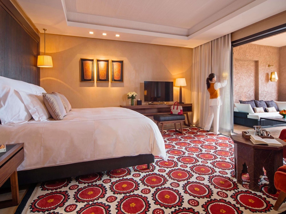 Suite Deluxe con vistas al Atlas del hotel Fairmont Royal Palm Marrakech. Foto 7