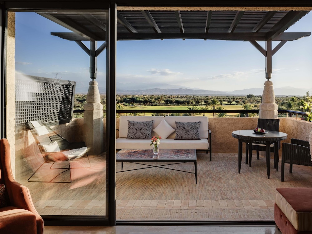 Junior Suite con vistas al Atlas del hotel Fairmont Royal Palm Marrakech. Foto 7