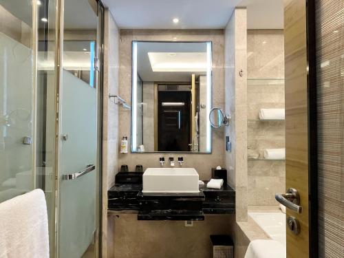 Habitación Doble Executive con cama grande y acceso a la Sala Executive del hotel Pullman Wuxi New Lake. Foto 5
