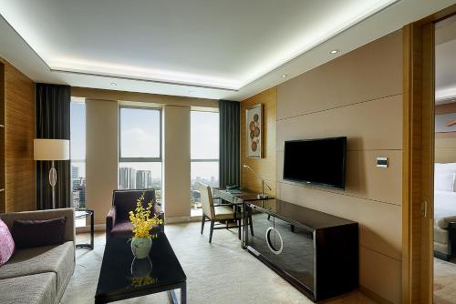 Suite Superior con acceso al salón executive del hotel Pullman Wuxi New Lake. Foto 3