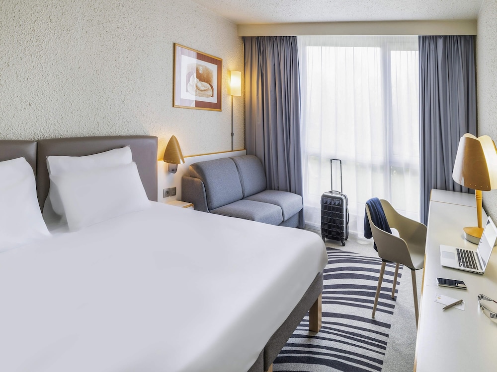 Habitación Clásica con 1 cama doble y 1 sofá - cama individual del hotel Novotel Valenciennes