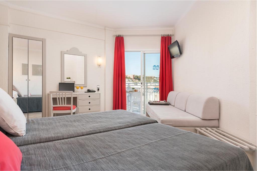 Habitación triple del hotel Playas Del Rey