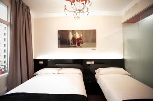Habitación Doble con cama supletoria del hotel Vitium Urban Suites. Foto 1