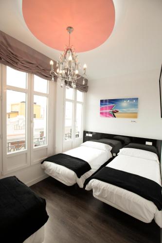 Habitación Doble con cama supletoria del hotel Vitium Urban Suites. Foto 2