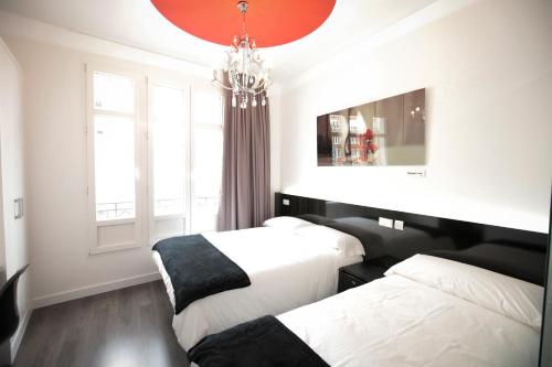 Habitación Doble con cama supletoria del hotel Vitium Urban Suites. Foto 3