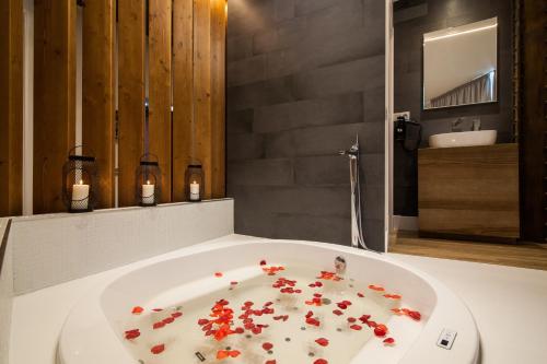 Habitación Doble Premium con jacuzzi del hotel Vitium Urban Suites. Foto 10