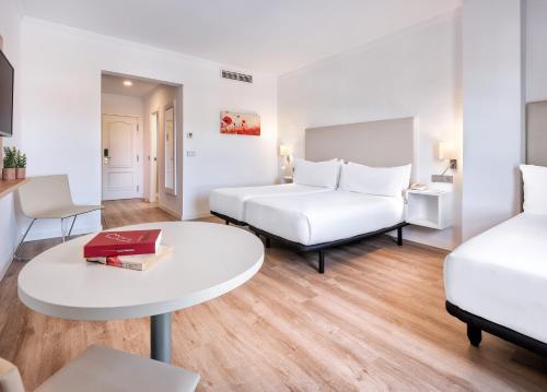 Habitación Triple del hotel Melilla Puerto. Foto 2