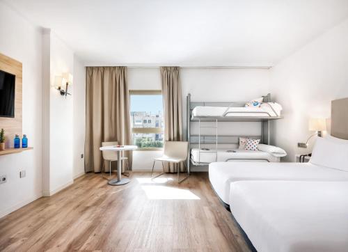Habitación Familiar Comunicada del hotel Melilla Puerto