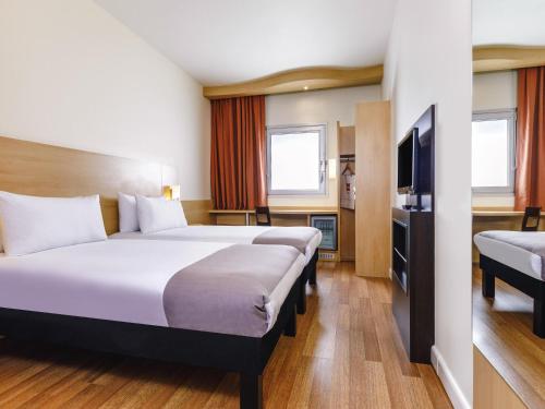 Habitación Doble Estándar - 2 camas del hotel Ibis Istanbul Esenyurt. Foto 2