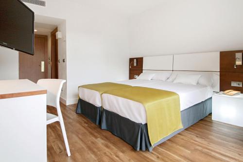 Habitación Doble Estándar del hotel Globales Cala Blanca. Foto 7
