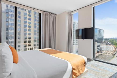 Habitación Deluxe con cama extragrande del hotel The Parc. Foto 1