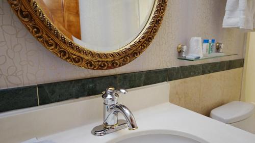 Habitación Doble adaptada para personas de movilidad reducida - 1 cama grande del hotel Best Western Queens Court. Foto 3