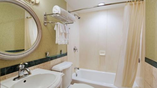 Habitación con 2 camas grandes del hotel Best Western Flushing-LaGuardia. Foto 1